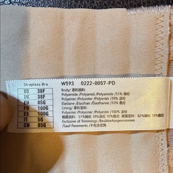 Seamless Strapless Tan Bra - Picture 4 of 6